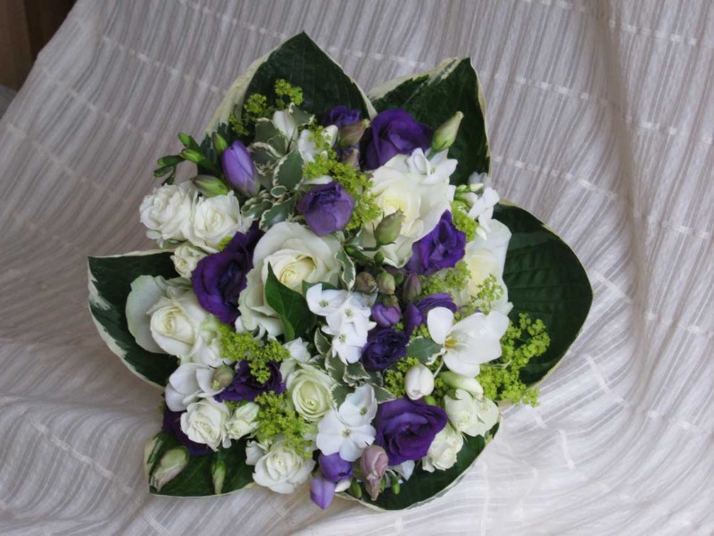 Bouquet blanc vert et violet pour la mariée - Mouy, angy
