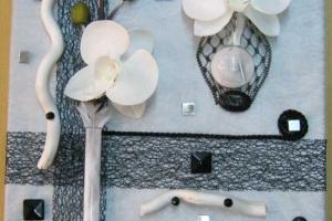 Design floral blanc et gris