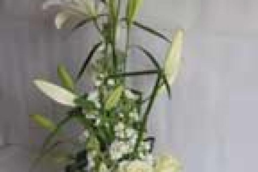 Composition florales faites de fleurs blanches